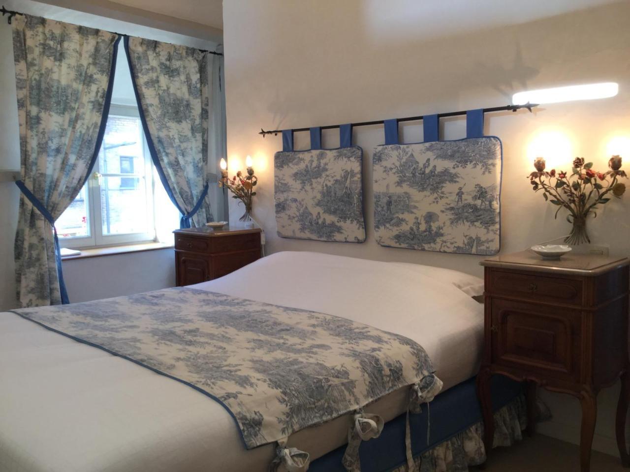 B&B Auberge De Klasse Veurne Esterno foto