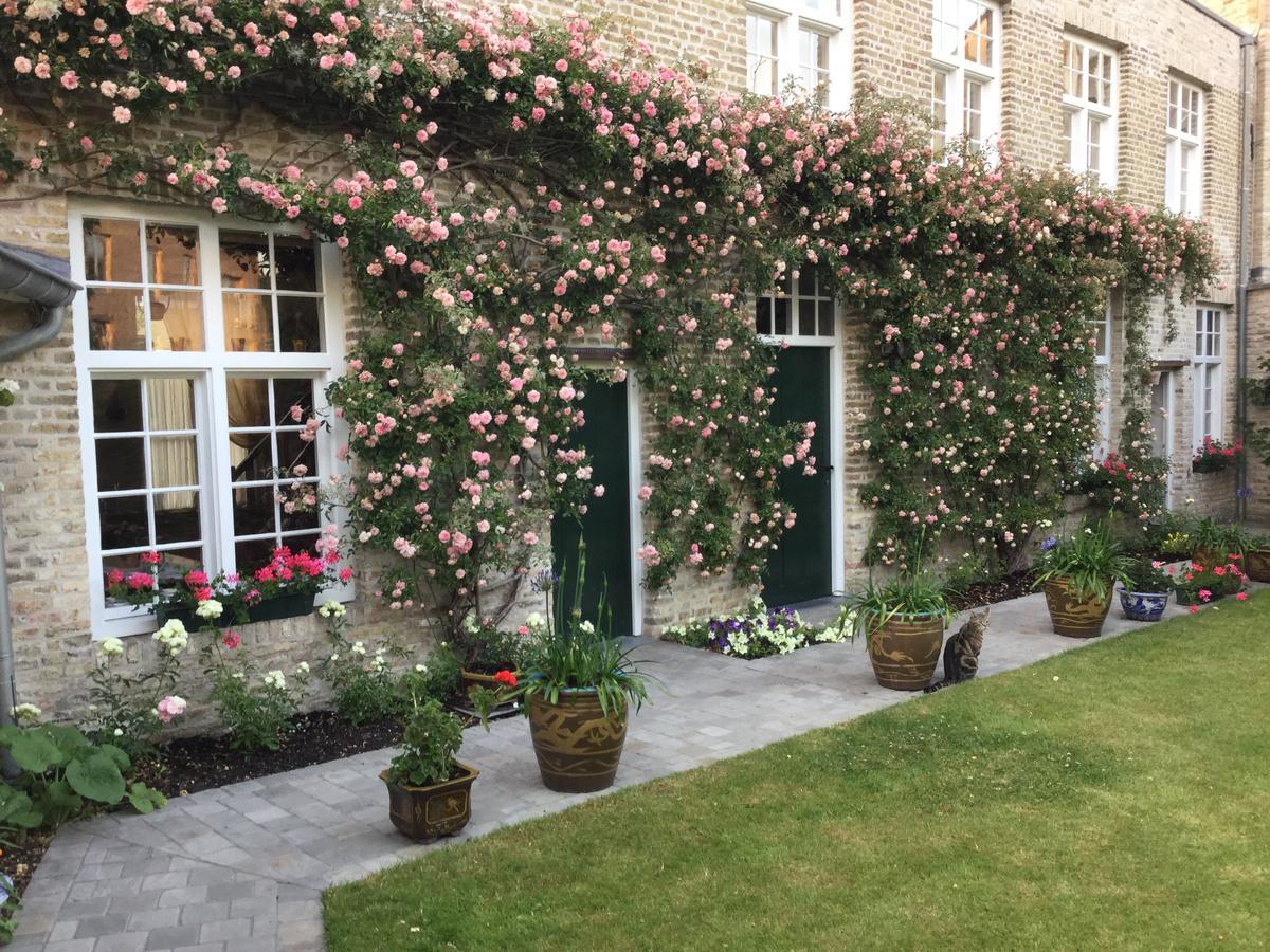 B&B Auberge De Klasse Veurne Esterno foto
