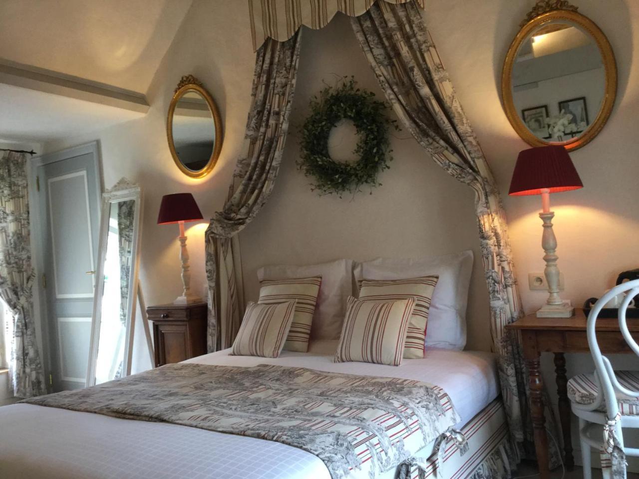 B&B Auberge De Klasse Veurne Esterno foto